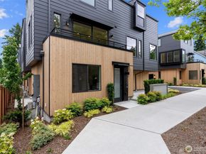 1327 N 185th Street A, Shoreline WA 98133