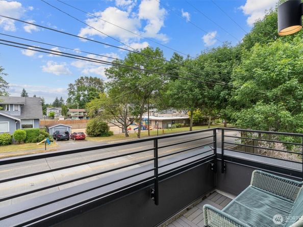 1327 N 185th Street A, Shoreline WA 98133