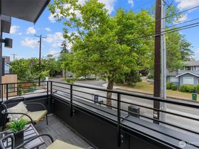 1327 N 185th Street A, Shoreline WA 98133