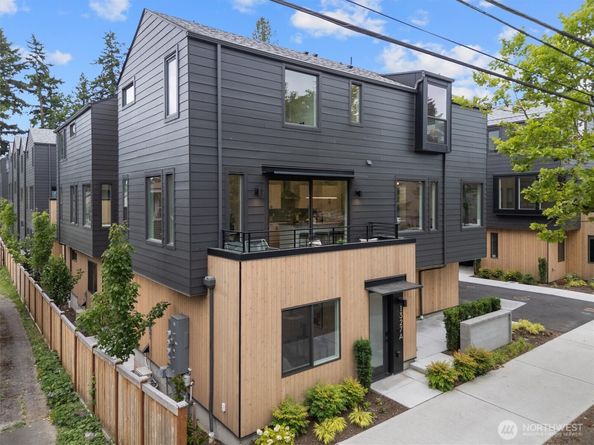 1327 N 185th Street A, Shoreline WA 98133