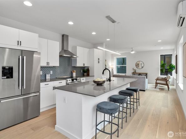 1327 N 185th Street A, Shoreline WA 98133