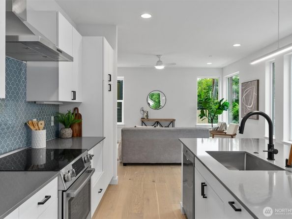 1327 N 185th Street A, Shoreline WA 98133
