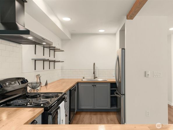 18105 Sunset Way, Edmonds WA 98026