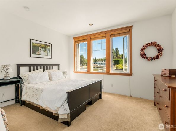 18105 Sunset Way, Edmonds WA 98026