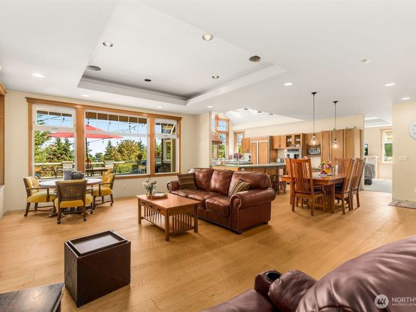 18105 Sunset Way, Edmonds WA 98026