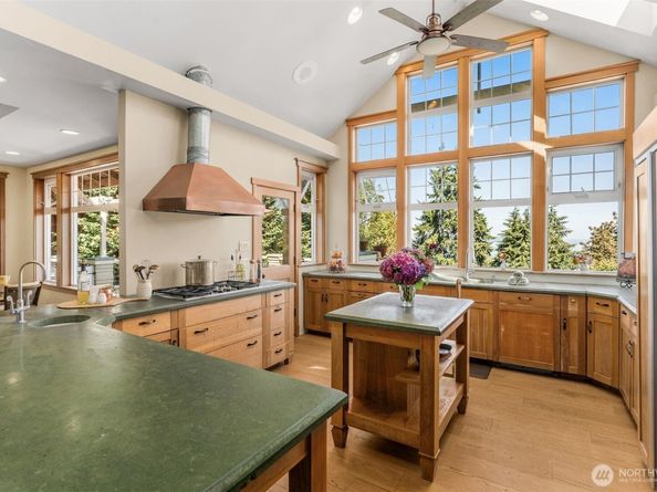18105 Sunset Way, Edmonds WA 98026