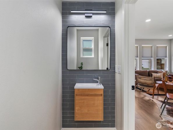 854 A S Donovan Street, Seattle WA 98108