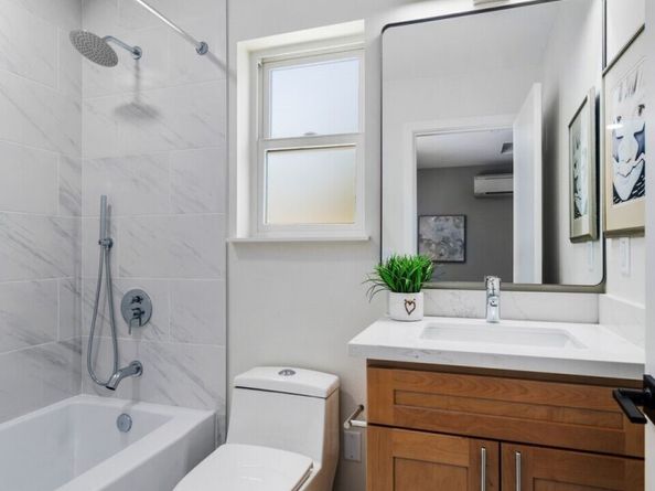854 A S Donovan Street, Seattle WA 98108