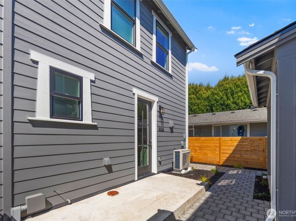 854 A S Donovan Street, Seattle WA 98108