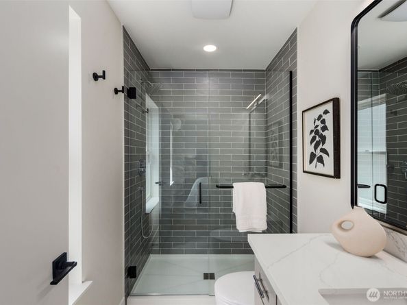 854 A S Donovan Street, Seattle WA 98108
