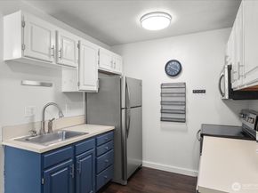 3024 NE 143rd Street 305, Seattle WA 98125