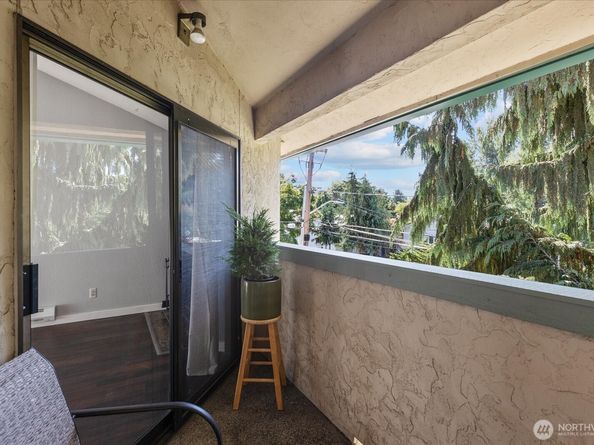 3024 NE 143rd Street 305, Seattle WA 98125