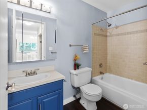 3024 NE 143rd Street 305, Seattle WA 98125