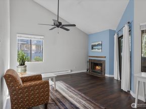 3024 NE 143rd Street 305, Seattle WA 98125