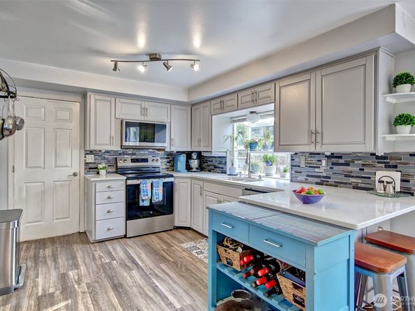 6204 204th Street SW, Lynnwood WA 98036