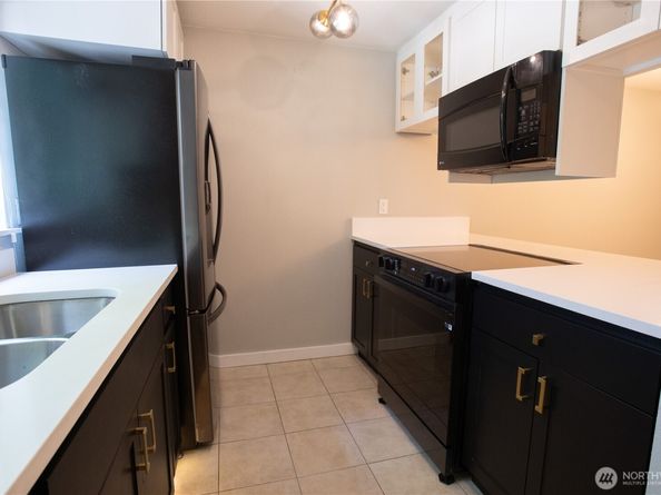 14002 NE 181st Place A204, Woodinville WA 98072