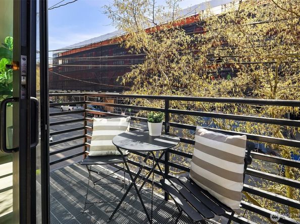 2914 E Madison Street 209, Seattle WA 98112