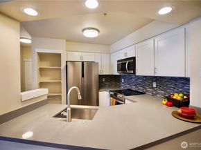 15300 112th Avenue NE B203, Bothell WA 98011