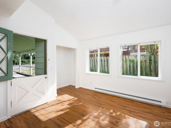 10211 SW Bank Road A & B, Vashon WA 98070
