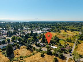 10211 SW Bank Road A & B, Vashon WA 98070