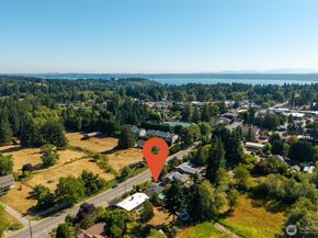10211 SW Bank Road A & B, Vashon WA 98070