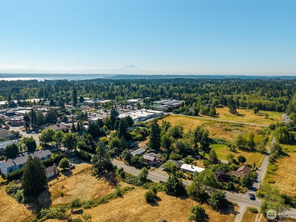 10211 SW Bank Road A & B, Vashon WA 98070