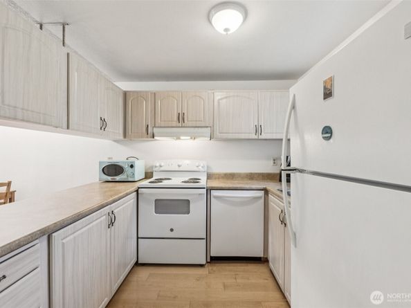 5806 200th Street SW F, Lynnwood WA 98036