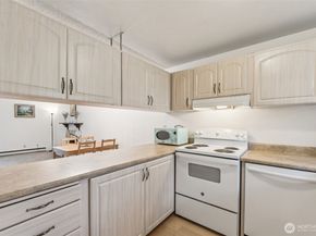5806 200th Street SW F, Lynnwood WA 98036