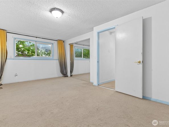 15212 Cascadian Way, Lynnwood WA 98087