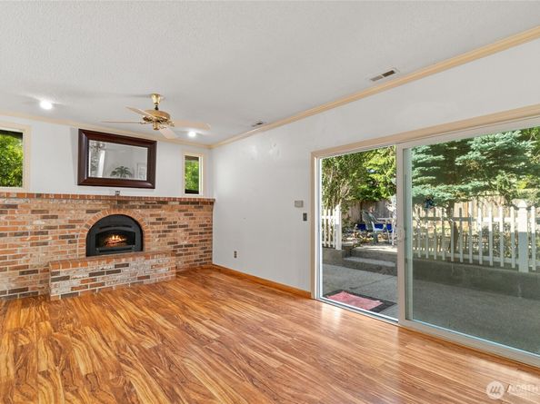 15212 Cascadian Way, Lynnwood WA 98087
