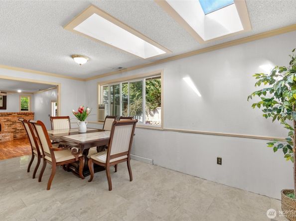 15212 Cascadian Way, Lynnwood WA 98087