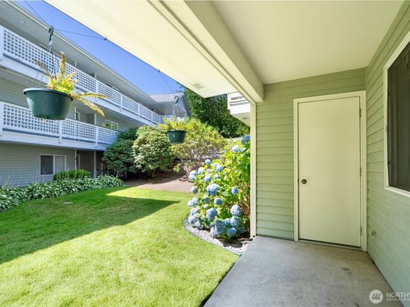 12323 NE 97th St E, Kirkland WA 98033