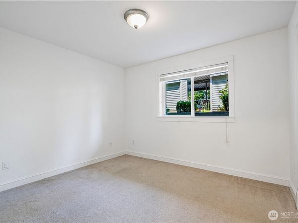 12323 NE 97th St E, Kirkland WA 98033