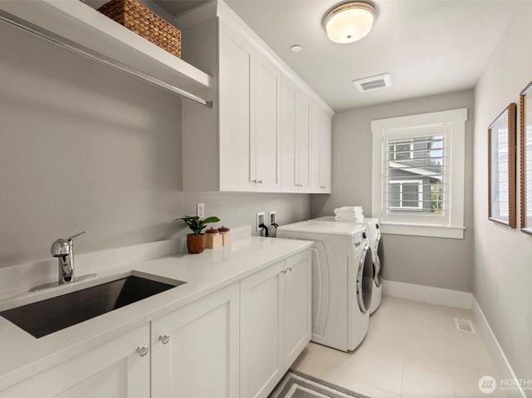 17228 NE 113th Court, Redmond WA 98052