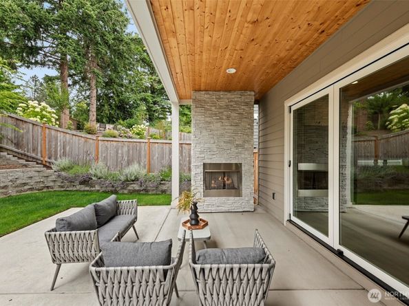 17228 NE 113th Court, Redmond WA 98052