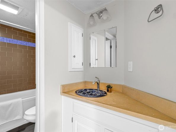 303 13th Avenue E 102, Seattle WA 98102