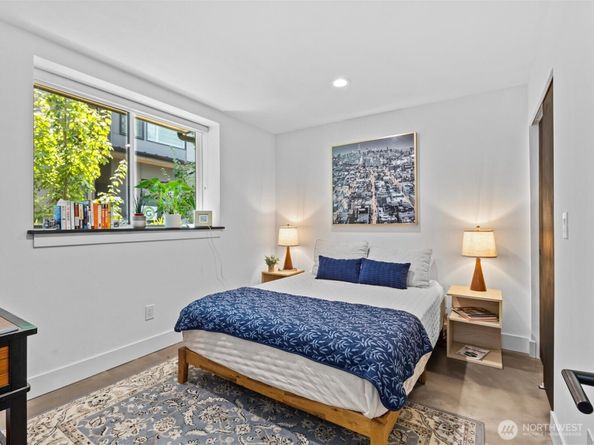 6537 35th Avenue SW D, Seattle WA 98126
