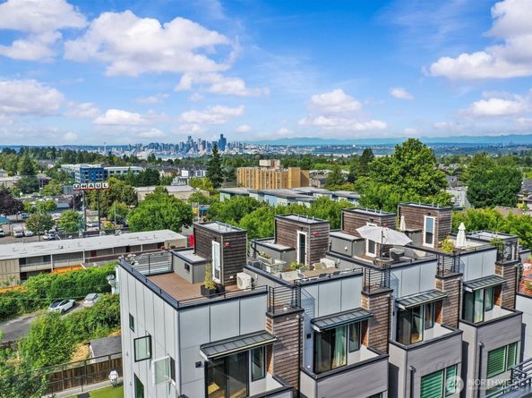 6537 35th Avenue SW D, Seattle WA 98126