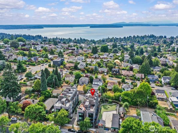 6537 35th Avenue SW D, Seattle WA 98126