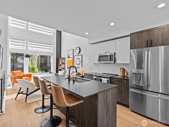 6537 35th Avenue SW D, Seattle WA 98126