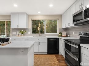 21743 NE 176th Place, Woodinville WA 98077