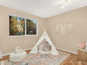 21743 NE 176th Place, Woodinville WA 98077