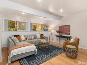 21743 NE 176th Place, Woodinville WA 98077