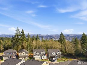 1323 Baker Heights Loop, Bremerton WA 98312