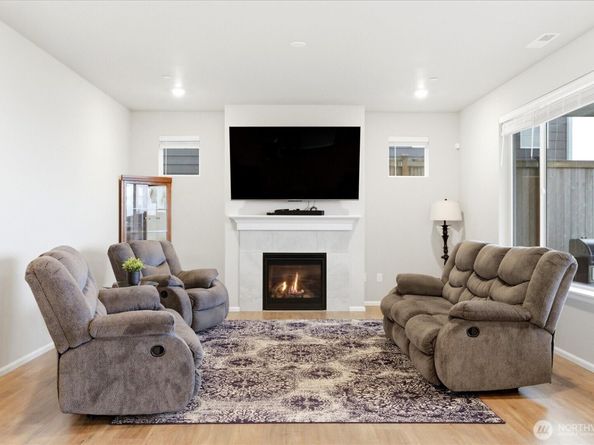 1323 Baker Heights Loop, Bremerton WA 98312