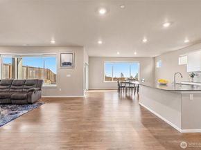 1323 Baker Heights Loop, Bremerton WA 98312