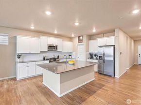 1323 Baker Heights Loop, Bremerton WA 98312