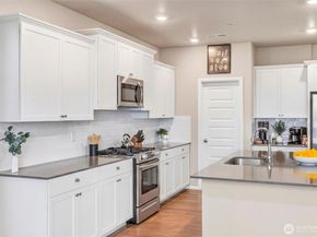 1323 Baker Heights Loop, Bremerton WA 98312