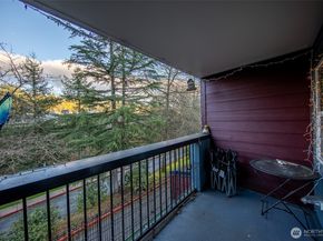 15917 Waynita Way NE E206, Bothell WA 98011