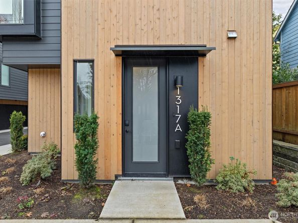 1317 N 185th Street A, Shoreline WA 98133